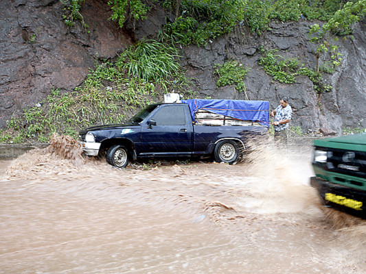 Al menos 65 casas inundadas por lluvias en la capital de Honduras