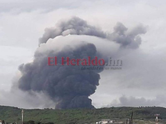 FOTOS: Así se ve pavoroso incendio tras fatal accidente de rastra en carretera al sur
