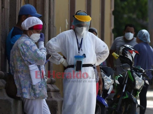 Imágenes de sacrificio, entrega y amor al prójimo en las salas de los hospitales