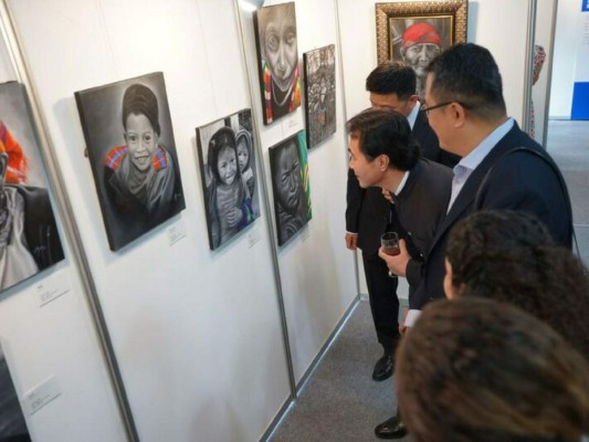 Ariana Gale, joven que desea pintar una nueva Honduras que fortalezca la identidad nacional