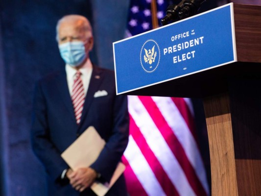 'Más gente podría morir' en EEUU si se sigue demorando la transición, dice Biden