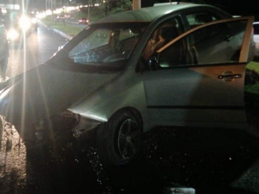 Tres personas heridas tras aparatoso accidente en anillo periférico