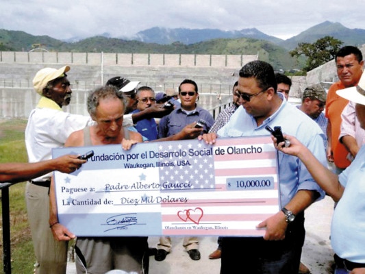 Finaliza construcción de graderías del estadio de Juticalpa
