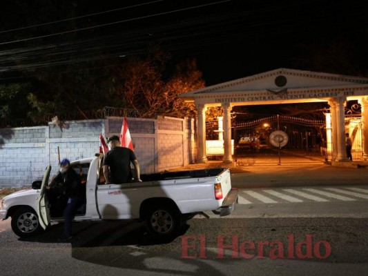 Todo listo en el Instituto Central para dar inicio a la fiesta democrática (FOTOS)