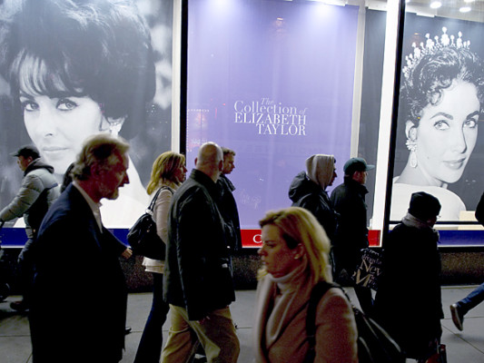 Subastan vestidos de Elizabeth Taylor en Nueva York