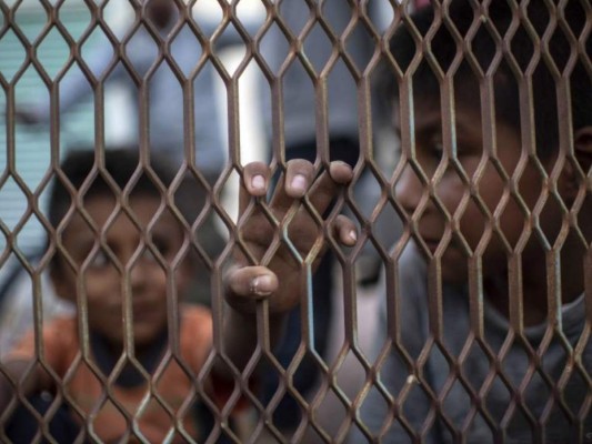 Estados Unidos sigue separando a niños de sus padres pese a fallo