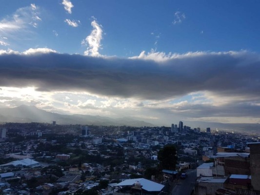 Quinto empuje de aire frío deja lluvias y fuertes vientos en Honduras