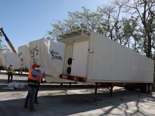 FOTOS: Así se ejecuta el ensamblaje del hospital móvil en San Pedro Sula