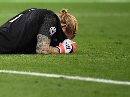 FOTOS: El lamento del arquero del Liverpool, Loris Karius, tras errores garrafales en final de Champions