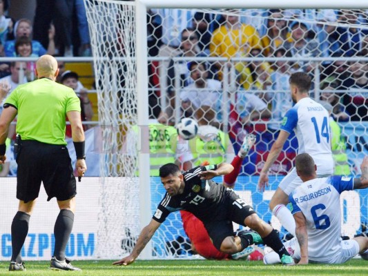 Amargo debut para Argentina de Messi que no pasó del 1-1 ante Islandia