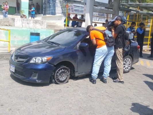 Hombre mata a conductor por no darle pasada en fila de carros en SPS
