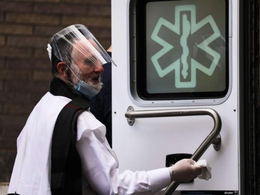 'No hay edad para morir': el dramático diario de un médico en guerra contra el Covid-19