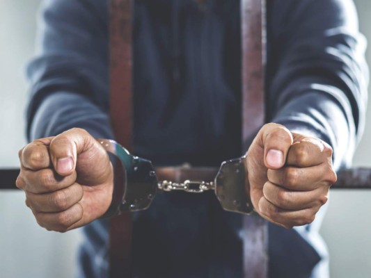 Albanés prefiere la prisión al arresto domiciliario, en familia...&nbsp;&nbsp;