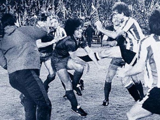 Las peleas y agresiones más infames en la historia del deporte (Fotos)