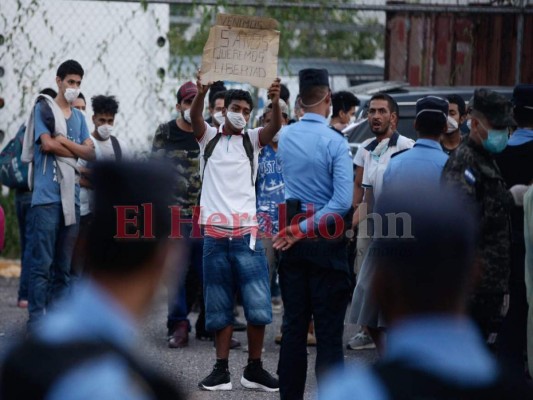 FOTOS: Para evitar Covid-19, hondureños deportados fueron aislados