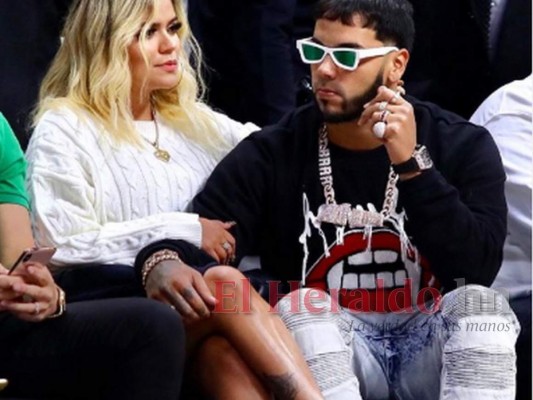 Karol G muestra enorme anillo y se encienden las alarmas de boda con Anuel AA