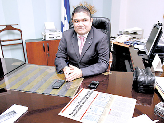 Seguridad busca a oficial investigado por narcotráfico