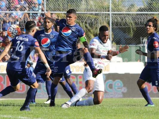 Acciones de la final entre Motagua y Platense en el estadio Excélsior de Puerto Cortés