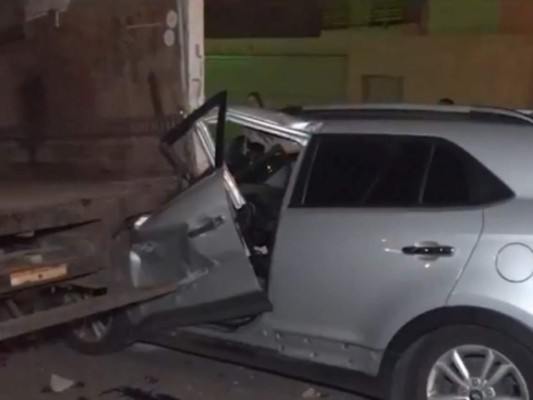 Médico se salva de morir en aparatoso accidente en la colonia Roble Oeste de la capital&nbsp;&nbsp;