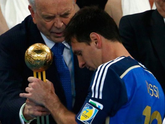 Los 13 'expertos' que dieron a Messi el Balón de Oro