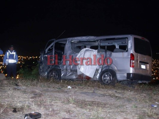 Dos muertos y varios heridos tras choque de bus 'rapidito' en el anillo periférico de la capital de Honduras