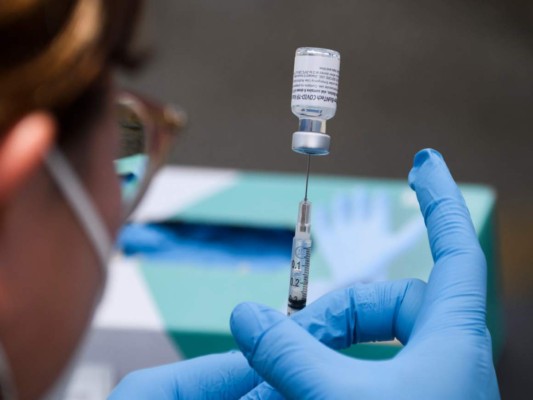 Vacuna anticovid de refuerzo tiene efectos secundarios similares a la segunda inyección, según estudio en EEUU