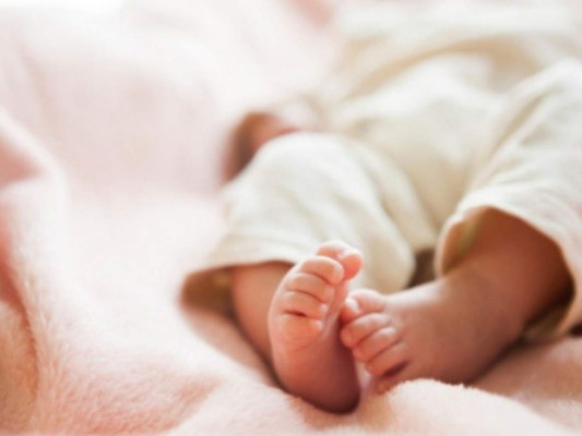 Mujer de 75 años y un pulmón dio a luz a bebé prematura