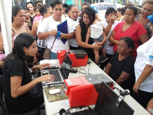Nacionalistas continúan consulta sobre reelección en Honduras