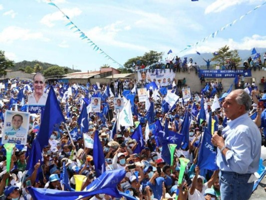 Estoy 'firme para trabajar por Honduras': Nasry Asfura realiza caminata con multitudinaria asistencia en Lempira