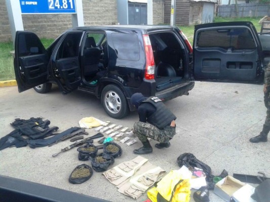 Abandonan una camioneta con casi un millón de lempiras