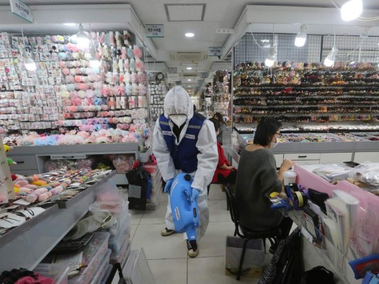 Corea del Sur considera medidas para contener nuevo brote