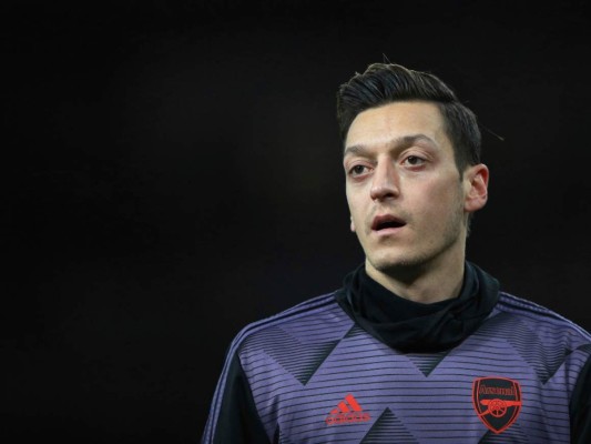 Touré critica a Mesut Özil por declaraciones contra la política en China