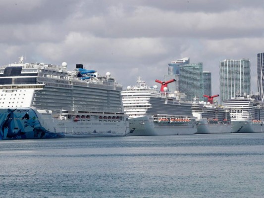 Advierten que puede haber más muertos si no permiten atracar a cruceros con coronavirus