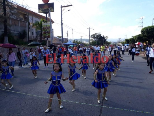 Estudiantes de prebásica rinden honores a la Patria