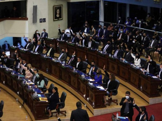 Se tensa la relación entre la banca y la Asamblea salvadoreña