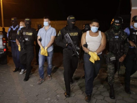 FOTOS: Con armas de grueso calibre e indumentaria militar caen presuntos autores de masacre