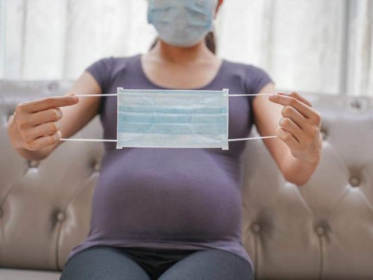 Embarazadas tienen un mayor riesgo de formas graves de covid-19, dice OPS
