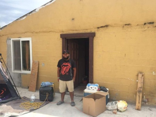 Pastor hondureño que viajó en la caravana migrante logra asilo en EEUU