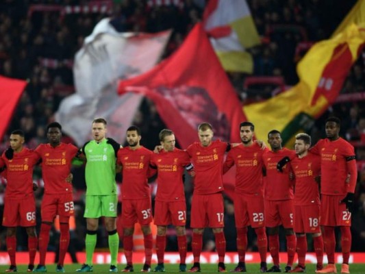 Chapecoense: Cantan a todo pulmón el himno del Liverpool seguido de un conmovedor minuto de silencio
