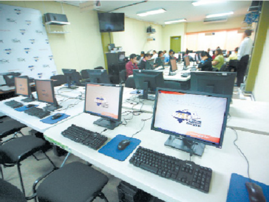 Instan a acreditar auditores informáticos