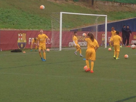 Niño hondureño lucha por jugar en las escuelas del FC Barcelona