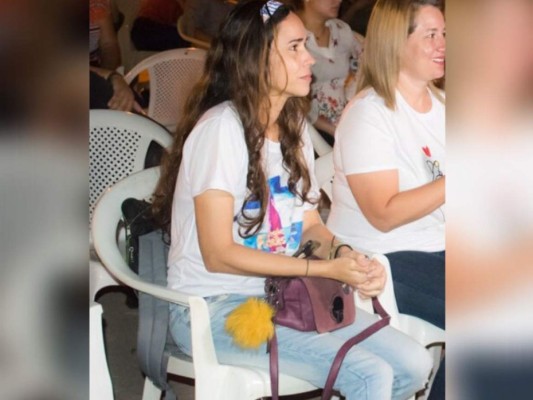 FOTOS: El increíble parecido físico entre Angie Flores y su madre