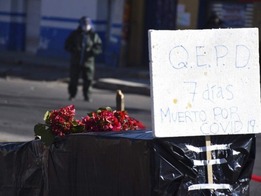 Cuerpos esperan varios días para ser enterrados en Bolivia (FOTOS)