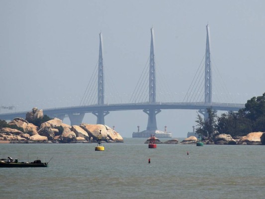 Espectaculares imágenes del puente más largo del mundo en Hong Kong