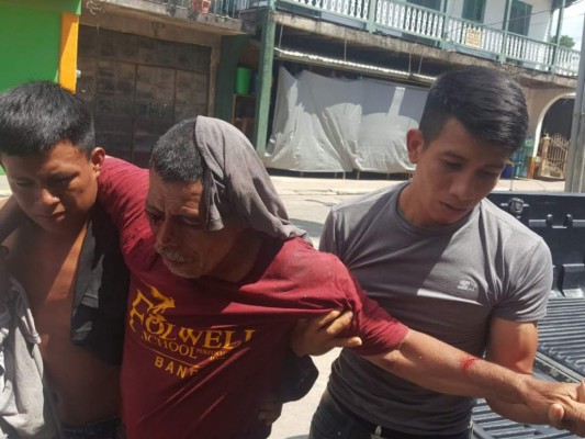 Prenden fuego a cinco camiones en la carretera que conduce a Trujillo