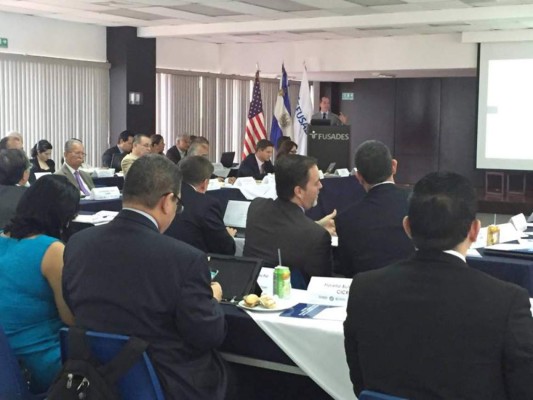 Empresarios centroamericanos piden reducir obstáculos al comercio