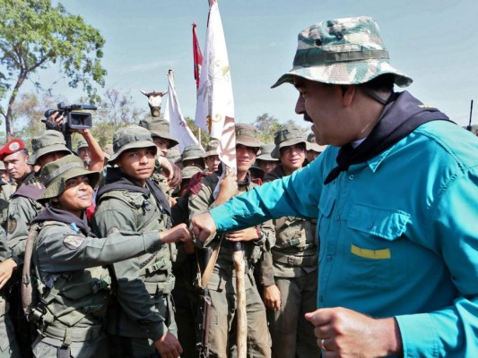 Maduro llama a militares a 'estar listos' para defender a Venezuela de un ataque de EEUU&nbsp;