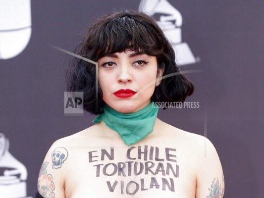 Mon Laferte será denunciada por policía tras dichos sobre la crisis&nbsp;