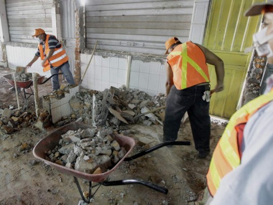 Comienzan a demoler los viejos puestos del mercado San Isidro de Comayagüela