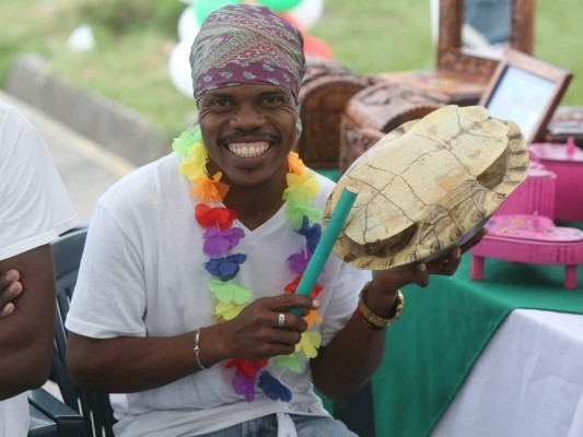 FOTOS: Reos exponen los productos elaborados con sus manos